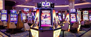Người dùng đặt cược bóng đá và chơi casino qua ứng dụng 1bmw